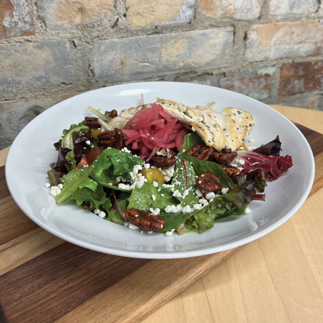 https://fourfathersbrewing.ca/wp-content/uploads/2022/02/salad-640x640.jpg